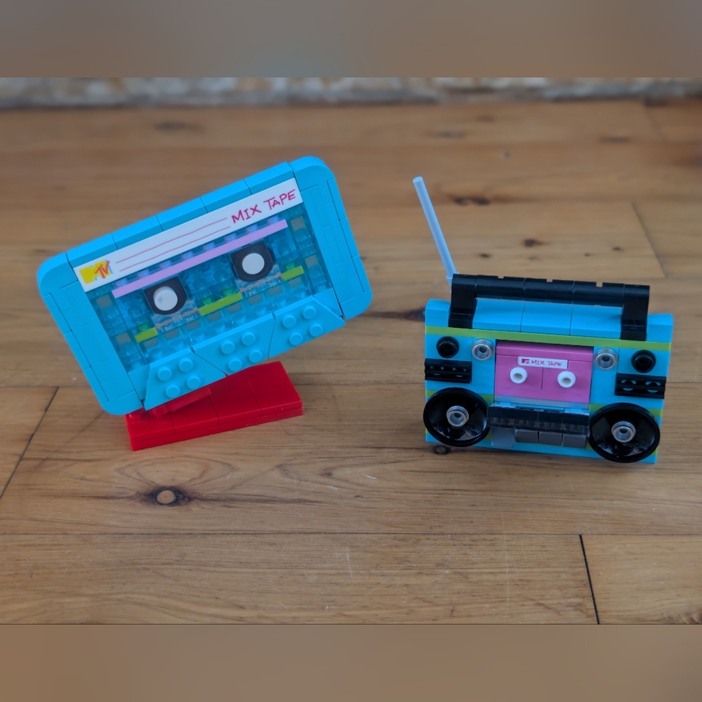 Brickcraft MTV Retro Builds Cassette and Radio Player Lego Set